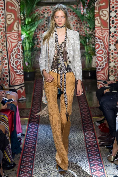 Look 44
